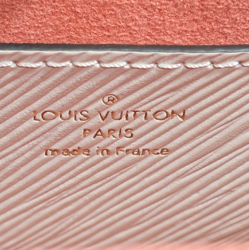 ✨️Like New - Authentic Louis Vuitton Twist PM Epi White/Pink Limited Edition - Picture 16 of 17